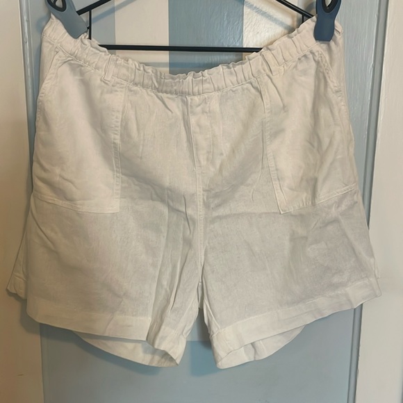 Women’s cream linen shorts - Picture 1 of 3